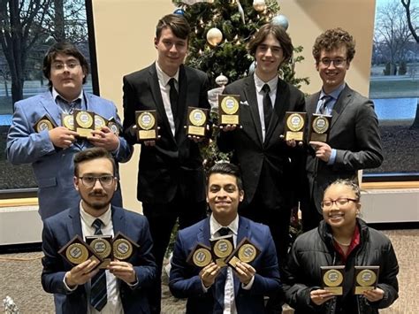 Mvcc palos - PALOS HILLS, IL — The Moraine Valley Community College Speech and Debate Team followed a winning fall semester with even more first place finishes this spring at a mix of in-person and virtual ...